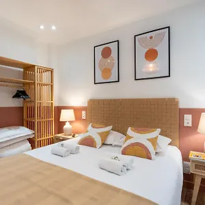 New - Designer Flat For 4 Pp París